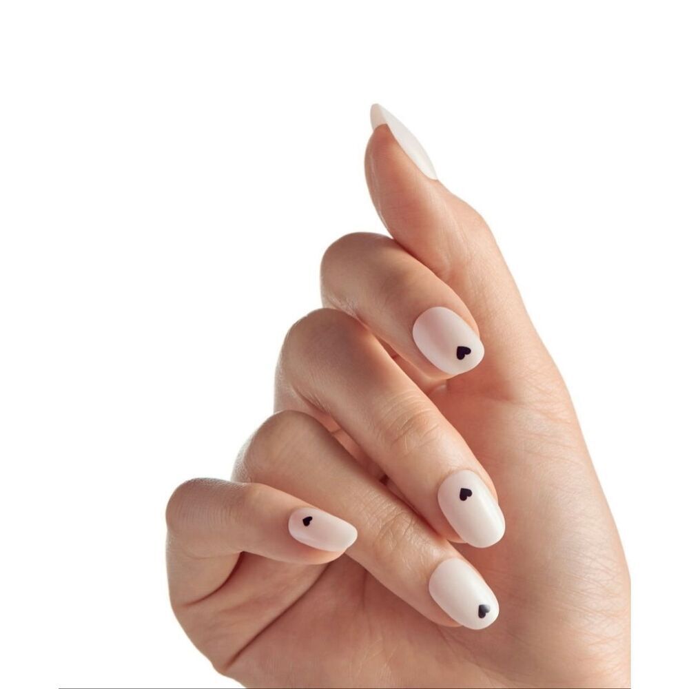 Kiss Voguish Fantasy 28 White Short Oval Press on Nails With Black Heart With Gl